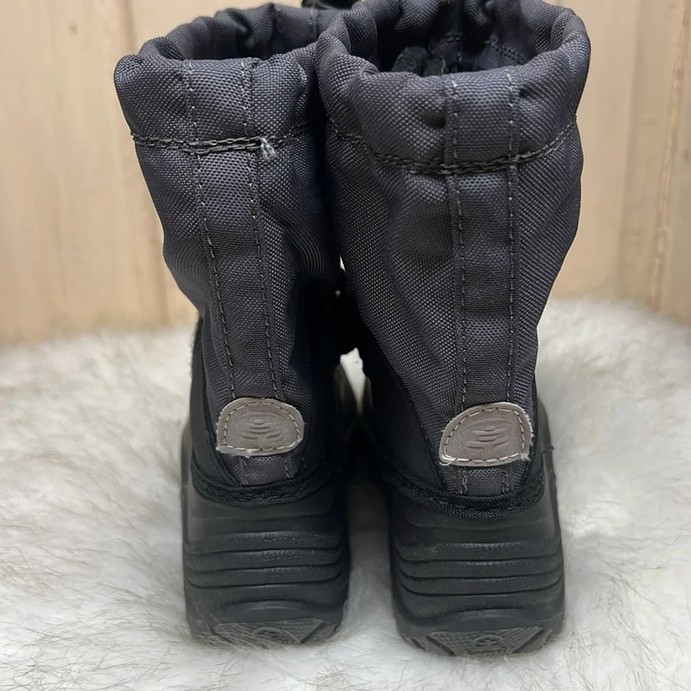 Boys Kamik winter snow boot. Waterproof. Reflective patch on back. Like new